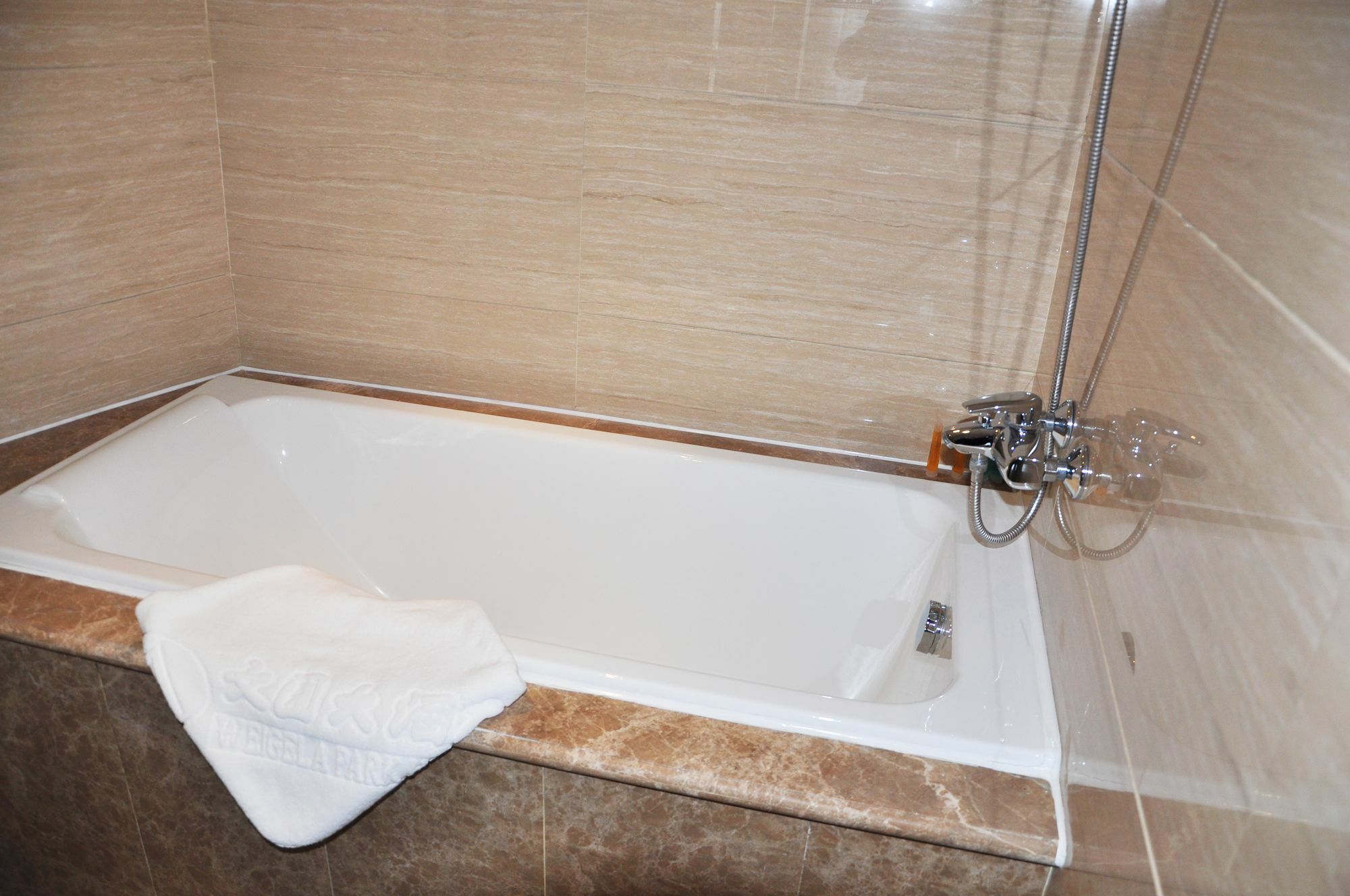 Dalian New Garden Hotel מראה חיצוני תמונה